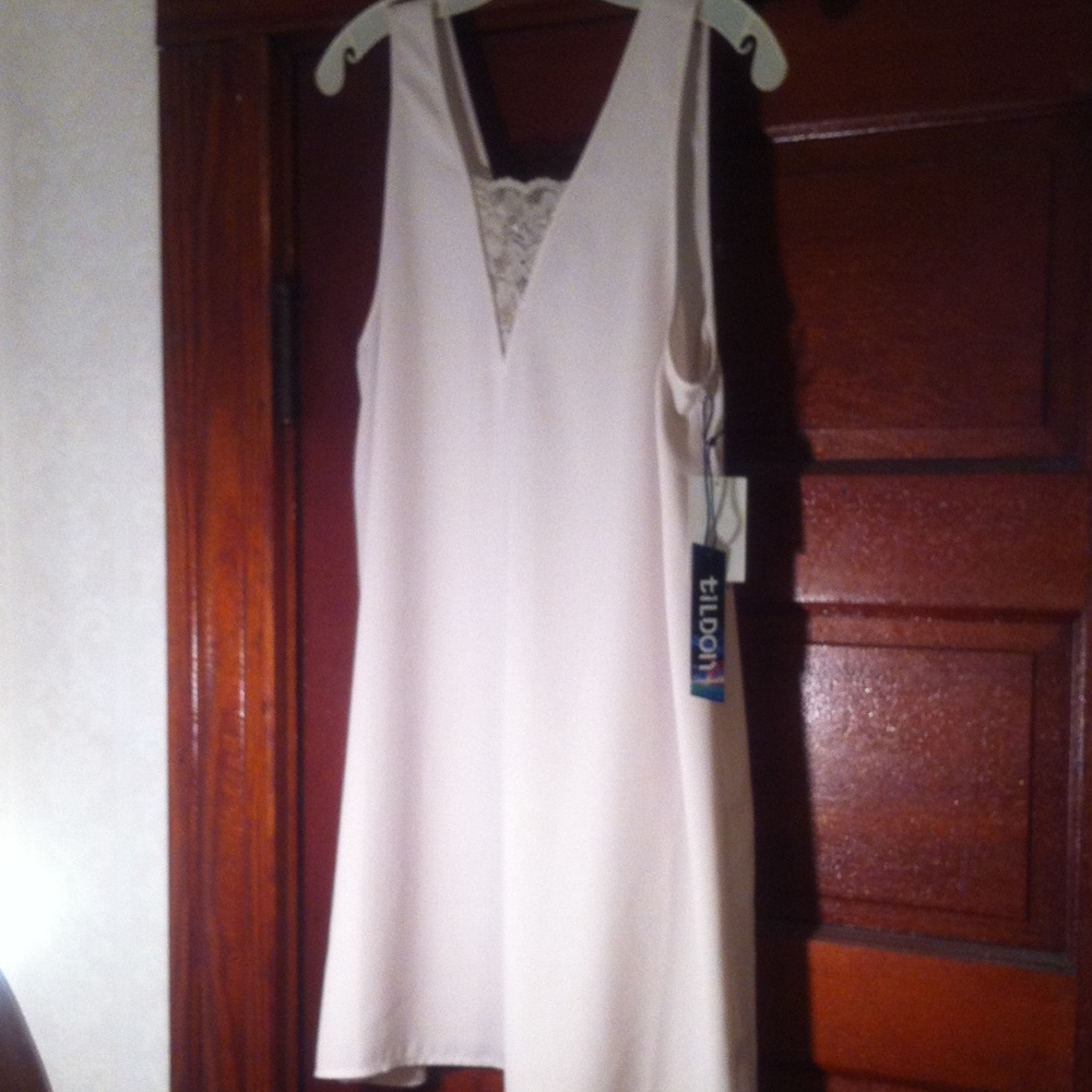 V neck Cream dress w lace detail